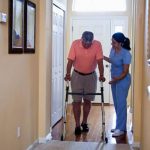 ayuda técnica y equipamientos para mejorar seguridad hogar personas mayores