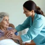 cuidados a personas mayores en cama