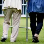 Reducir las caídas en personas mayores